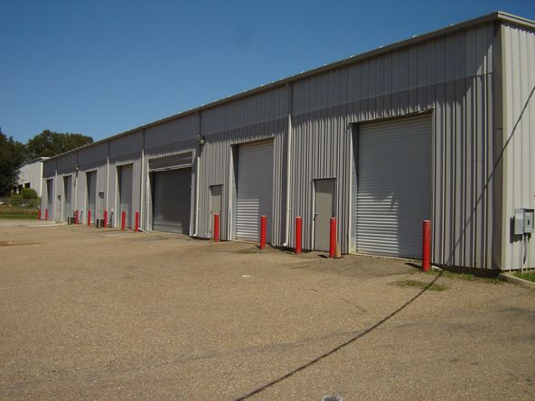 Showroom / Office / Warehouse Gluckstadt: 141 Enterprise Drive, Madison, MS 39110